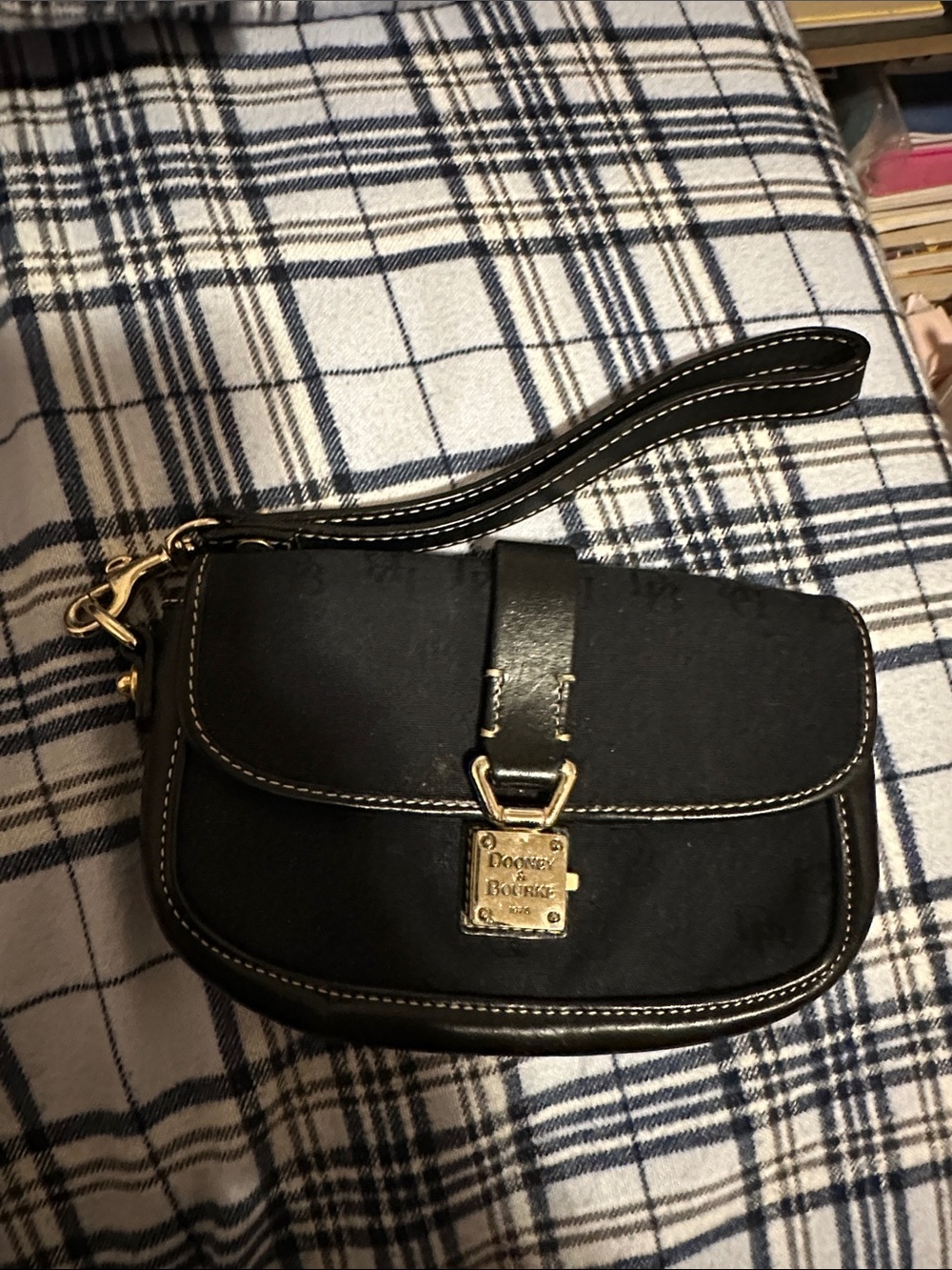 Dooney & Bourke wristlet - Picture 7 of 7